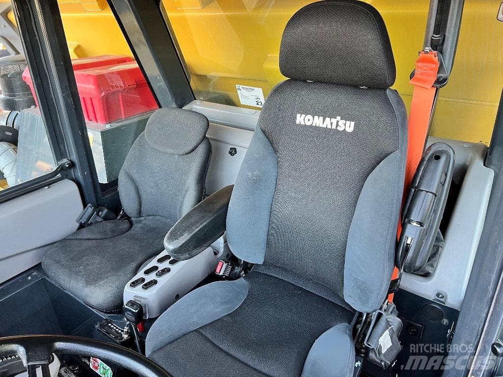 Komatsu 605-8 リジットフレーム式ダンプトラック