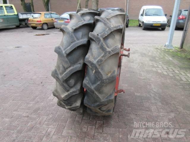 Goodyear 13.6/36 タイヤ、ホイル、リム