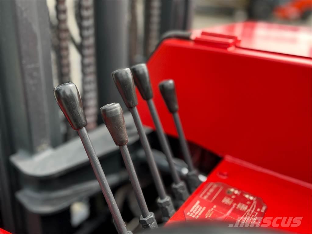 Moffett M3 20.4 トラック積載用フォークリフト