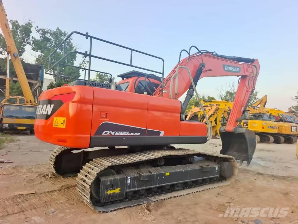 Doosan DX 225LCA 大型油圧ショベル12t以上（パワーショベル・ユンボ）