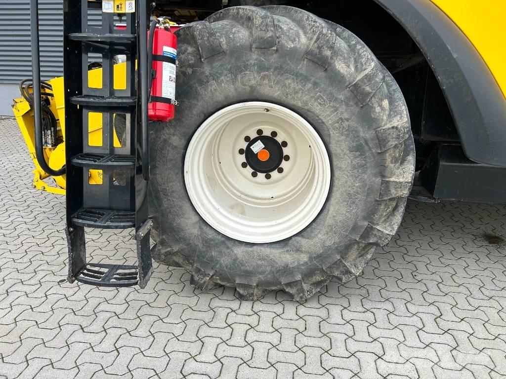 New Holland CR 9080 コンバイン