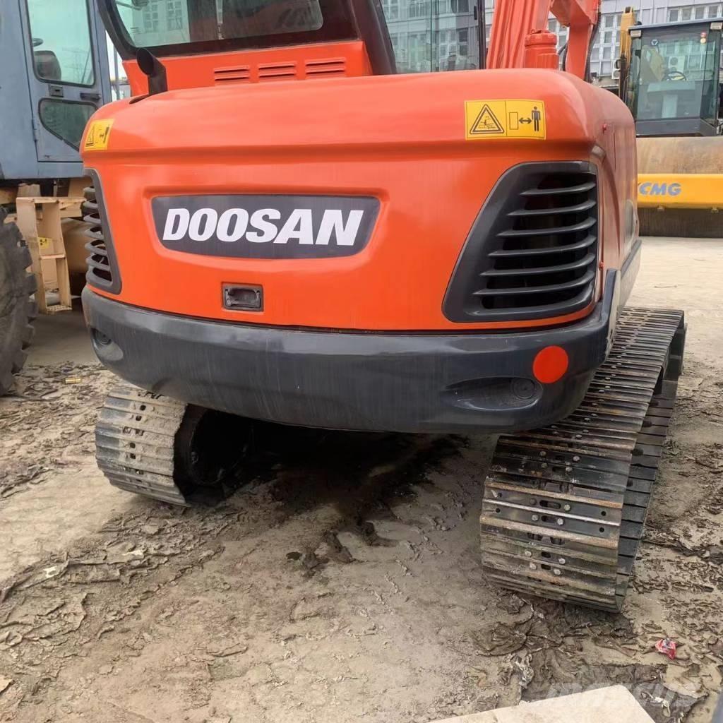 Doosan DX60 中型油圧ショベル 7ｔ-12ｔ（ユンボ・パワーショベル・バックホー）
