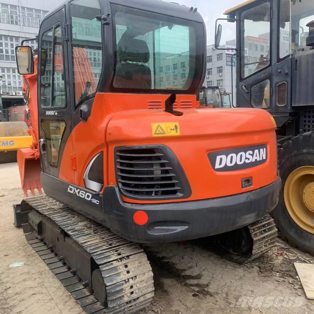 Doosan DX60 中型油圧ショベル 7ｔ-12ｔ（ユンボ・パワーショベル・バックホー）