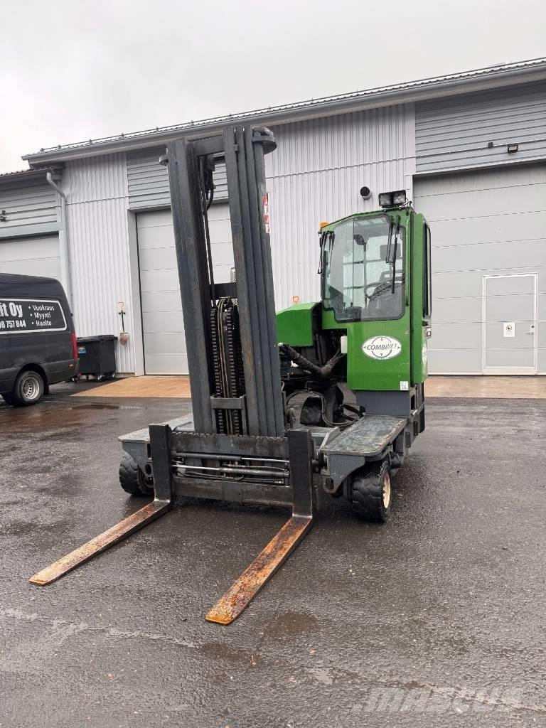 Combilift C 4000 全方向リーチ型フォークリフト
