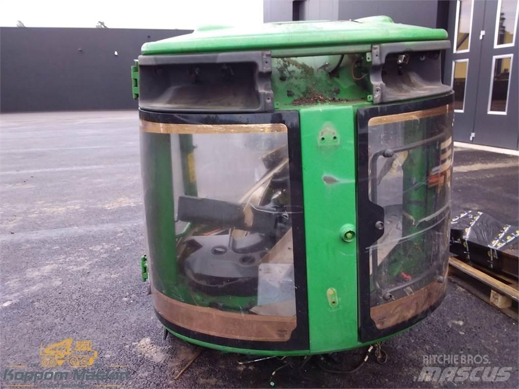 John Deere 1910e キャビン及び内装