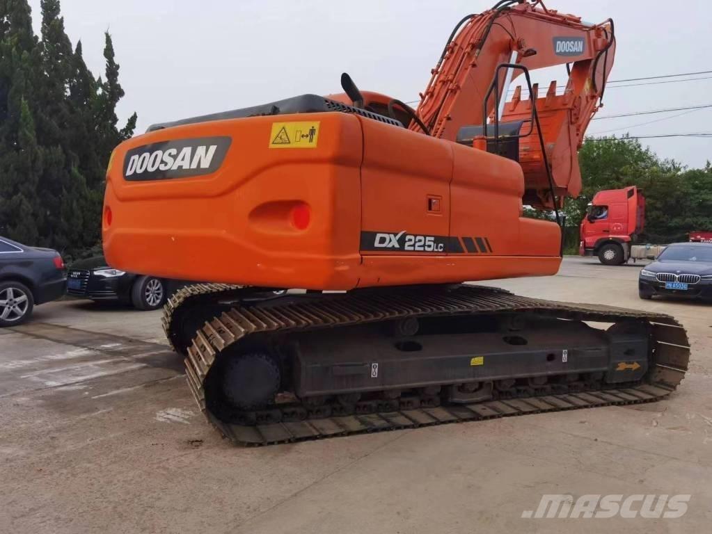 Doosan DX 225 大型油圧ショベル12t以上（パワーショベル・ユンボ）