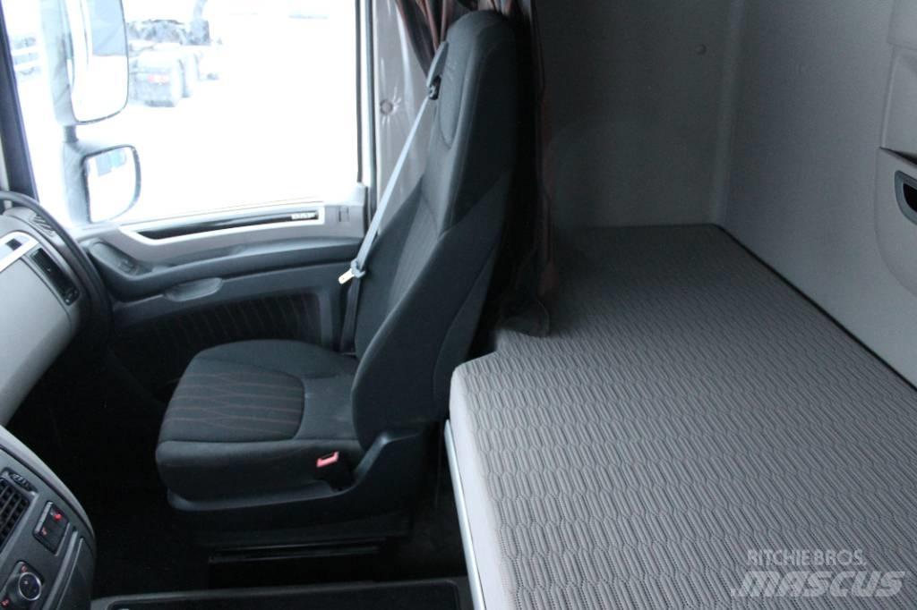 DAF XF530 6X4 FTT 中古トラクターヘッド | トレーラーヘッド
