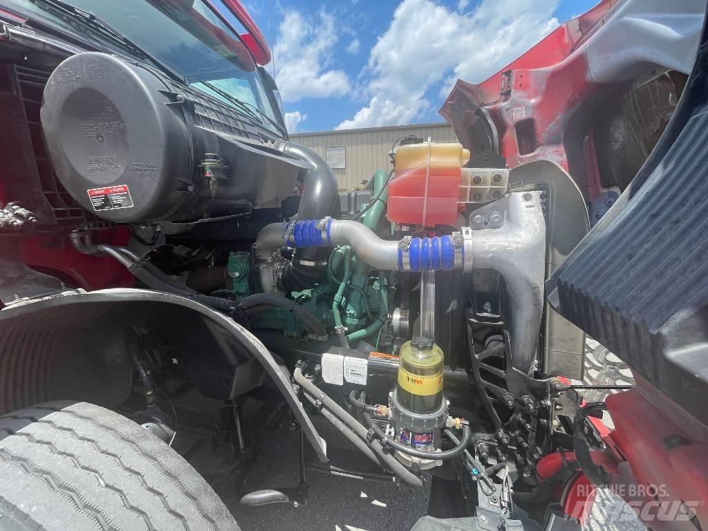 Volvo VNL64T300 中古トラクターヘッド | トレーラーヘッド