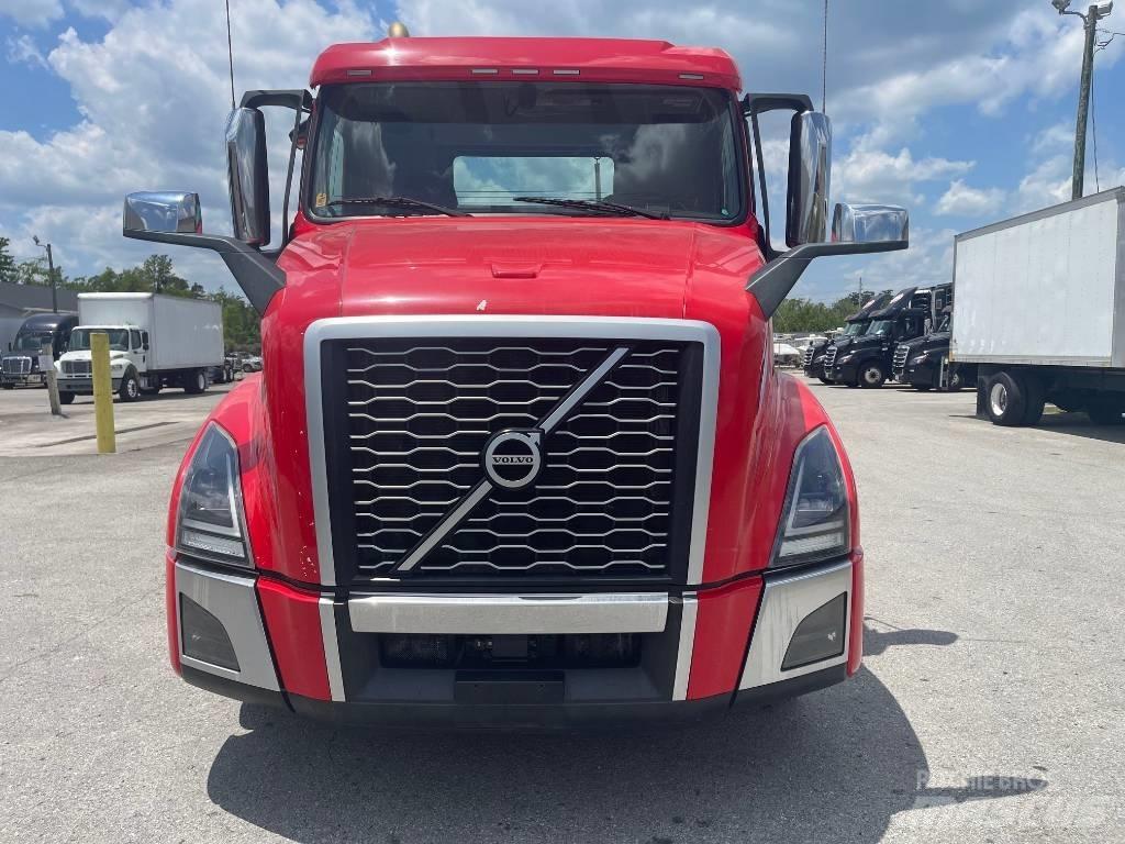 Volvo VNL64T300 中古トラクターヘッド | トレーラーヘッド