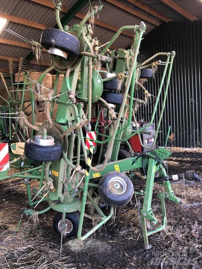 Krone 8.82/8 Tedder テッダー・テッダーレーキ