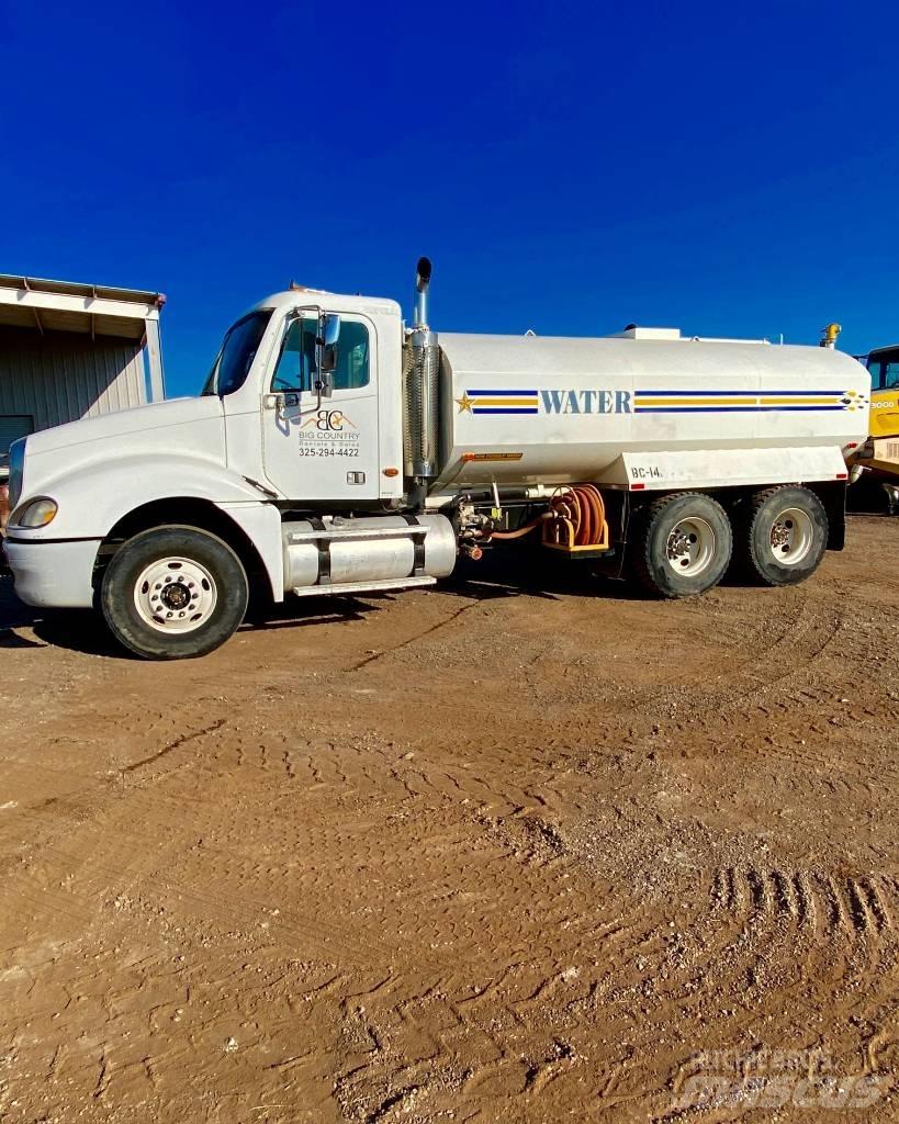 Freightliner CL120 給水車