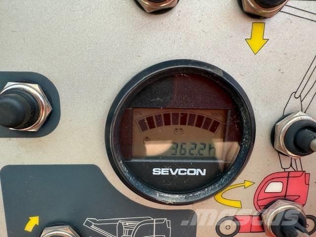 Manitou 170 AETJL ブームリフト　屈伸型