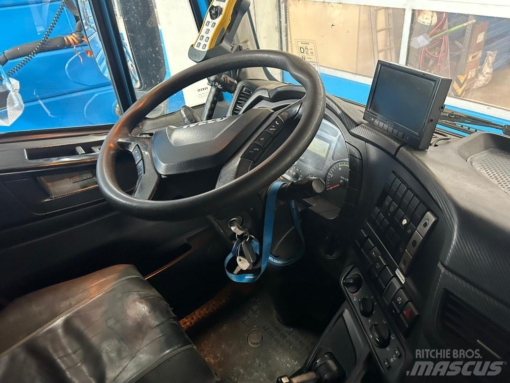 Iveco Trakker 450 スキップローダートラック