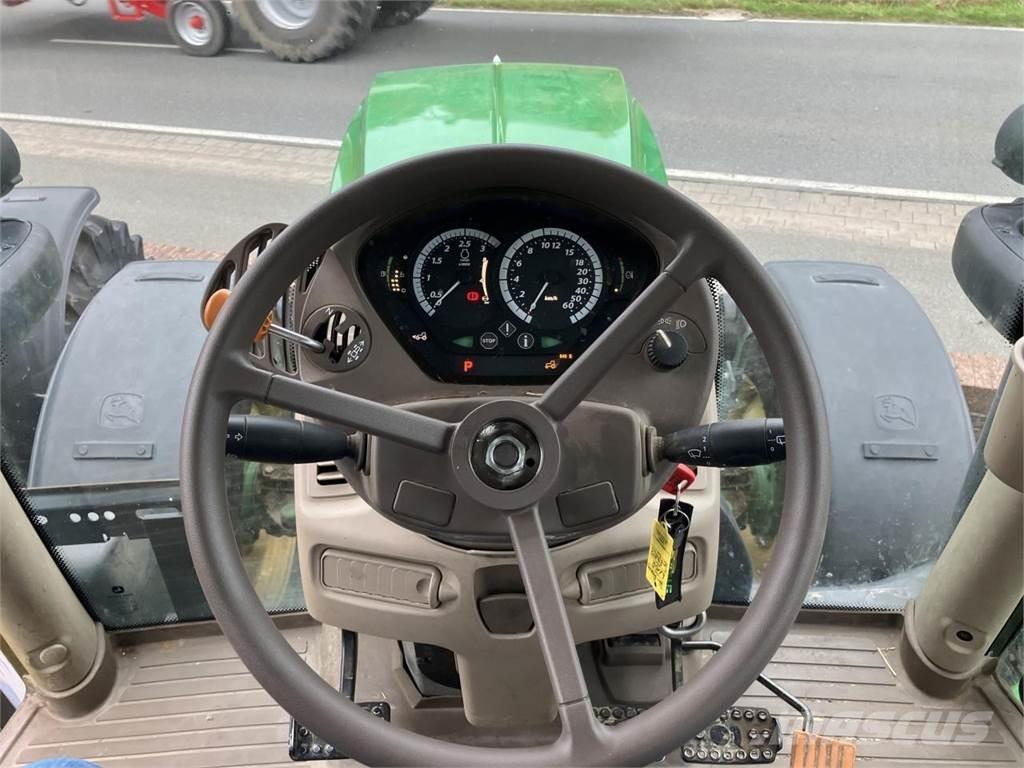 John Deere 6110R トラクター