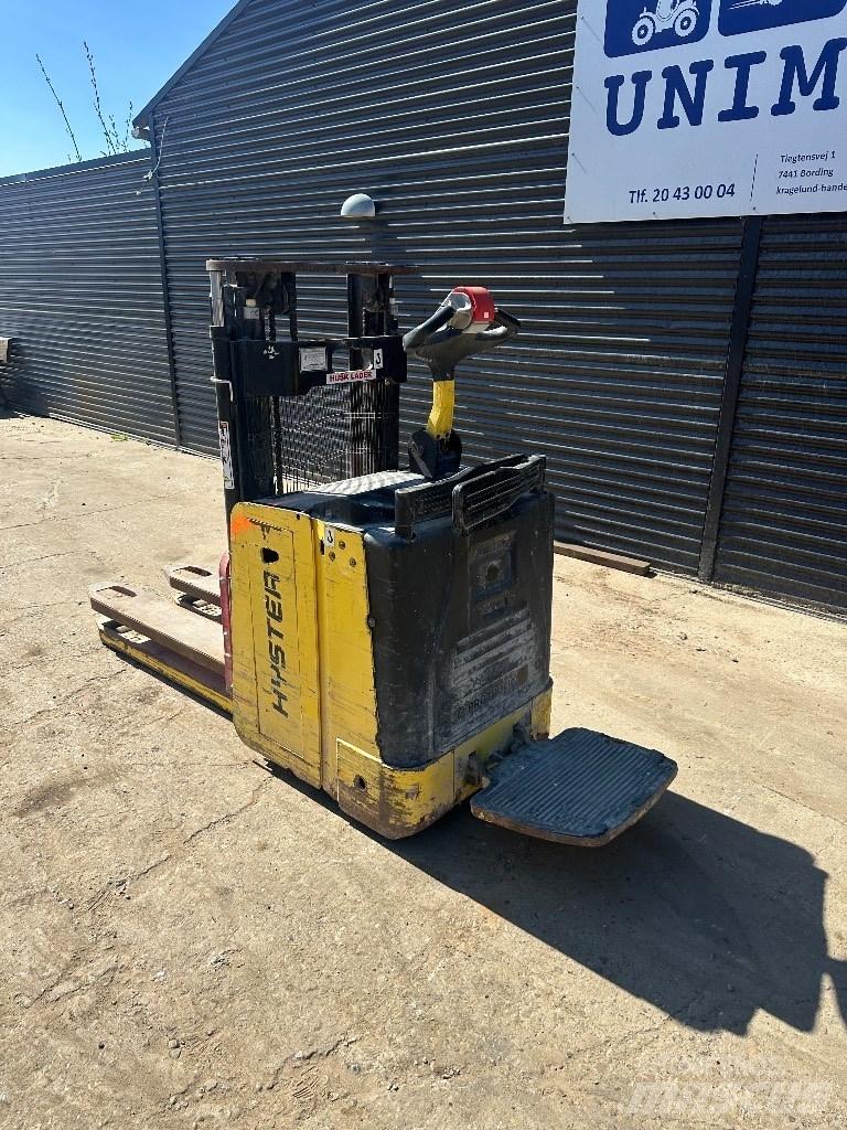 Hyster P 2.0 自走式スタッカー