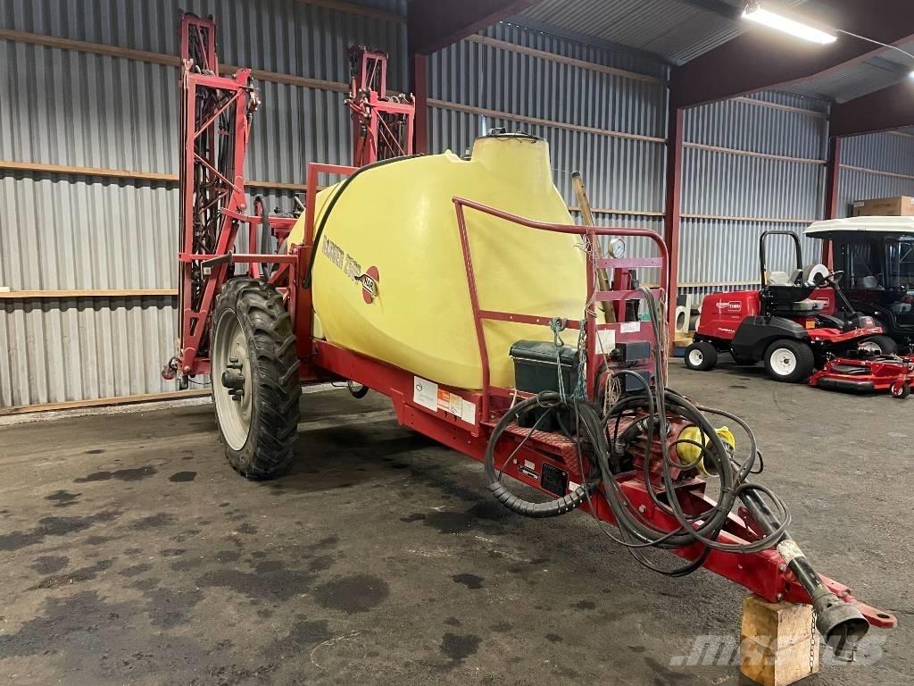 Hardi Ranger 2500 牽引型スプレイヤー