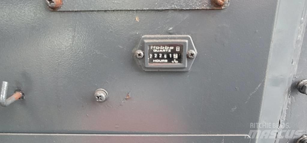 Kobelco CKE 2500 クローラクレーン