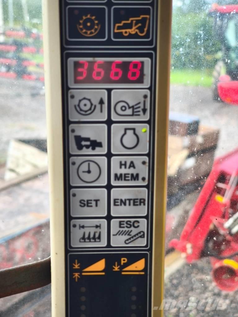 New Holland CS 6080 コンバイン