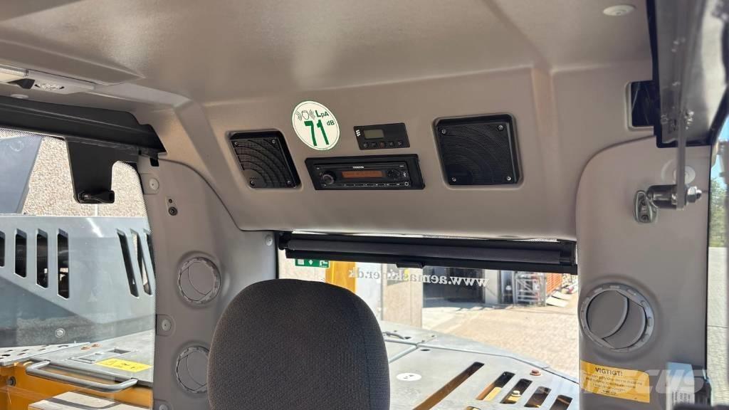 Volvo ECR 235 EL 大型油圧ショベル12t以上（パワーショベル・ユンボ）