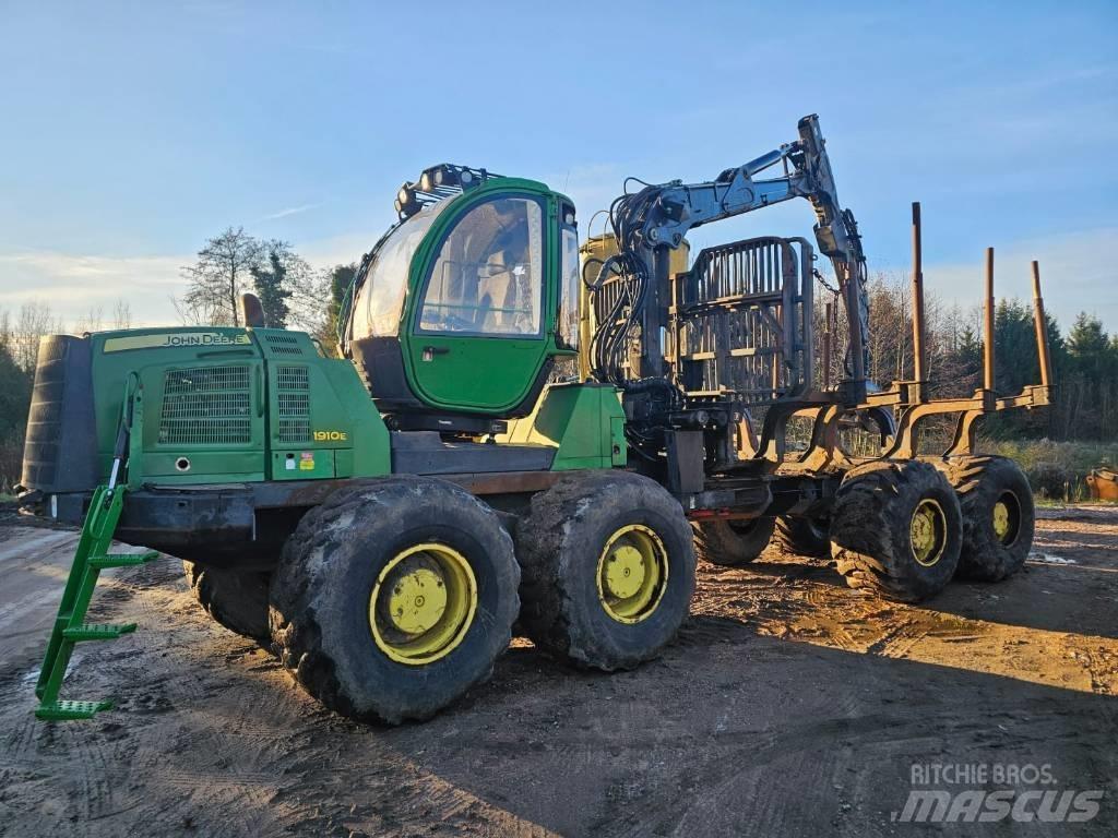John Deere 1910 E フォワーダー