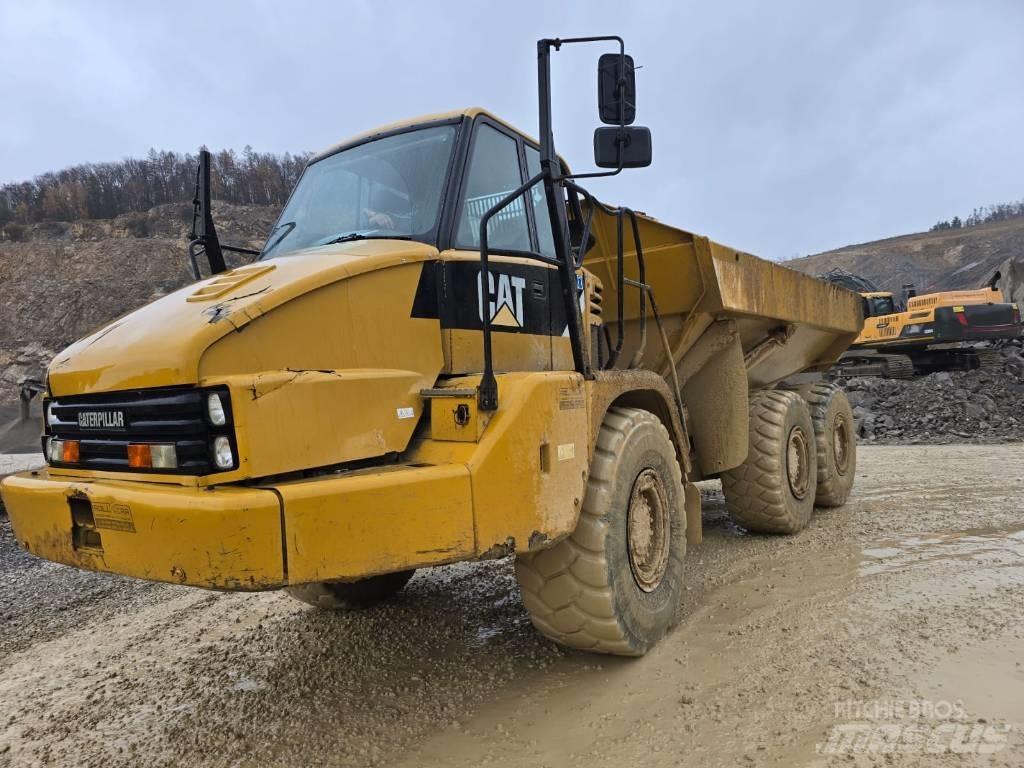 CAT 730 アーティキュレート式ダンプトラック