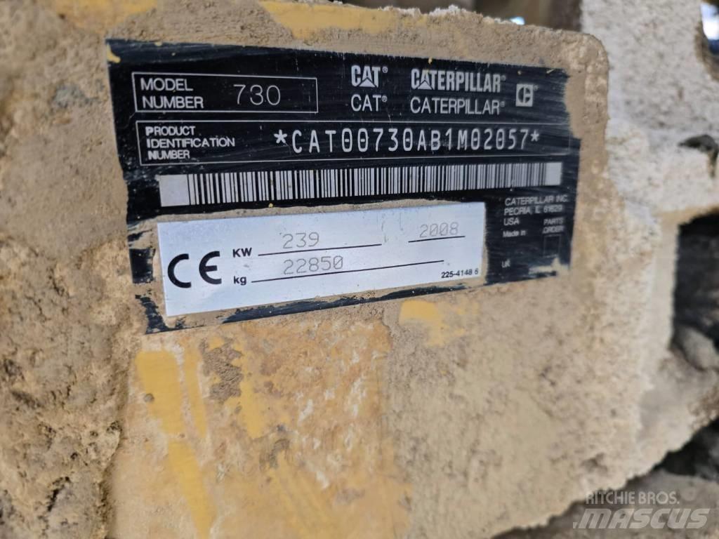 CAT 730 アーティキュレート式ダンプトラック