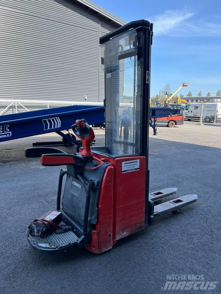 Linde L16AP 自走式スタッカー