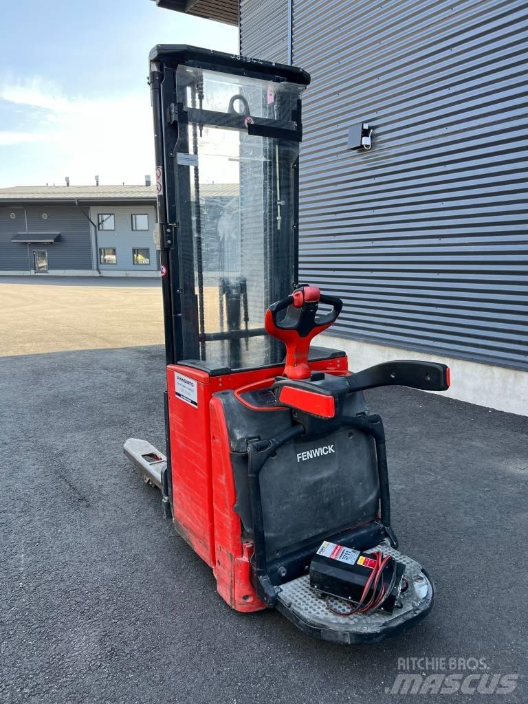 Linde L16AP 自走式スタッカー