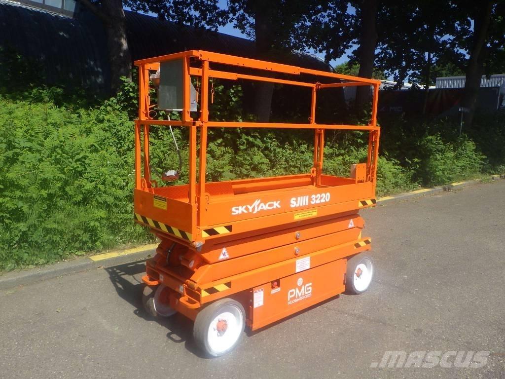 SkyJack SJ3220 シザースリフト