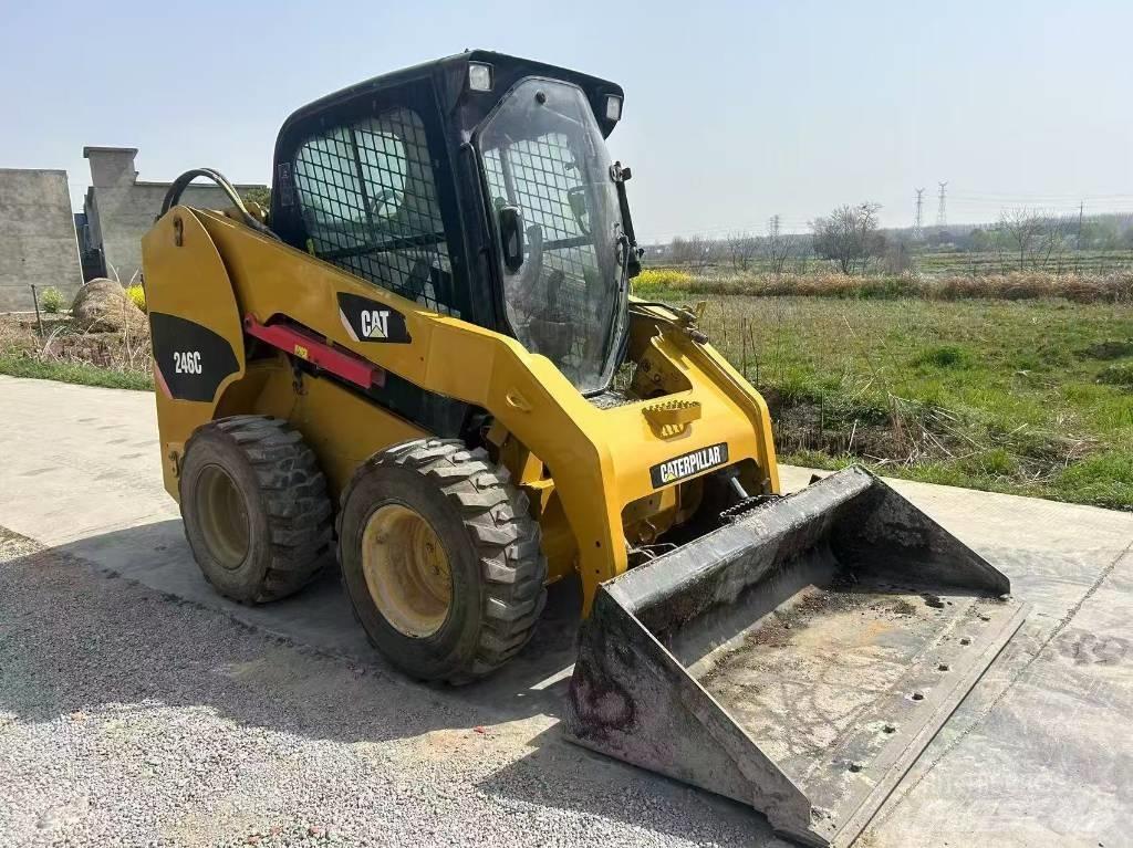 CAT 246 C スキッドステアローダー