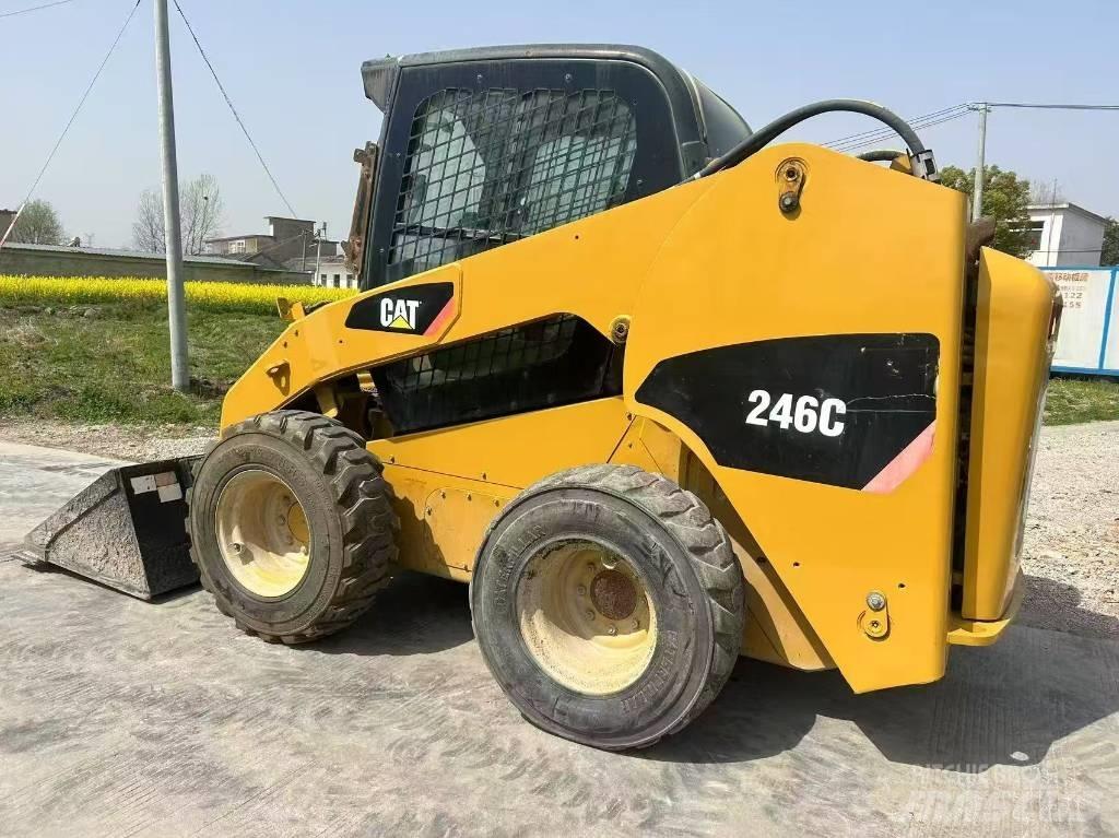 CAT 246 C スキッドステアローダー