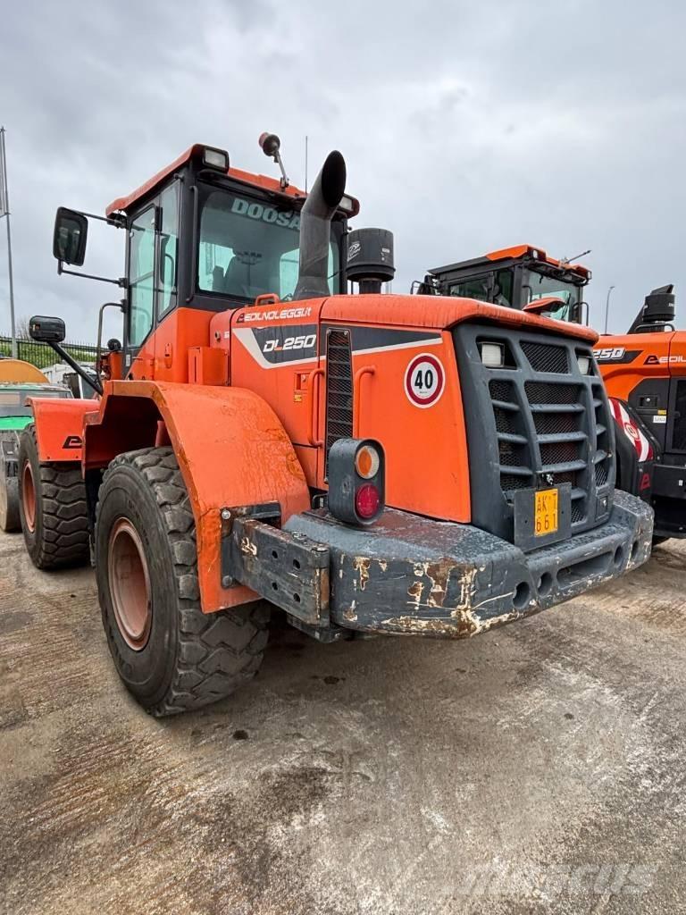 Doosan DL 250 ホイールローダー・タイヤショベル