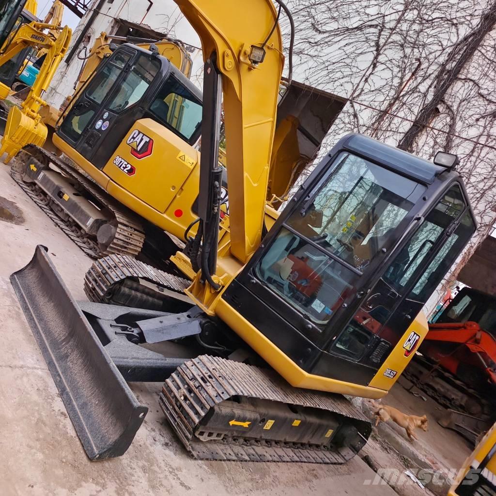 CAT 305 E ミニ油圧ショベル 7t以下（ミニユンボ・ミニディガー）