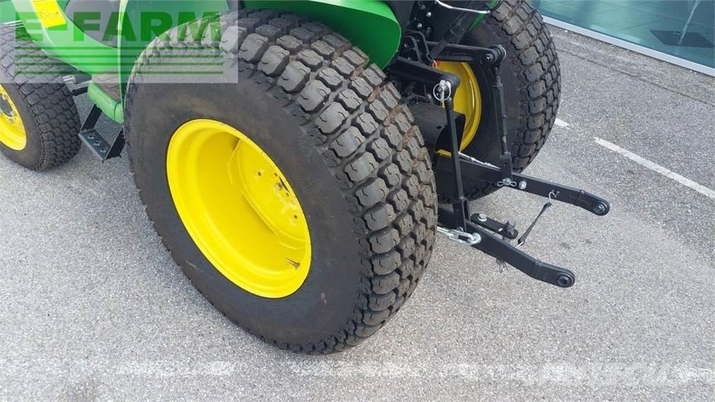 John Deere 3025E トラクター