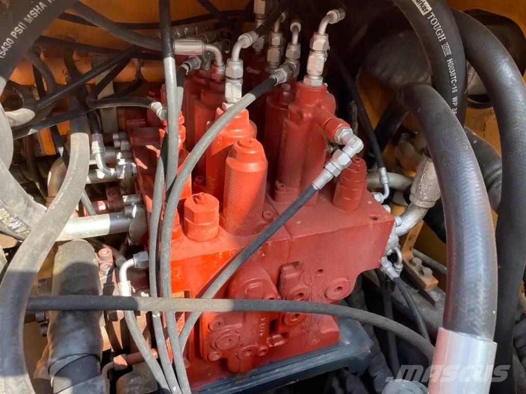 Hyundai R210W-9 ホイール式油圧ショベル（パワーショベル・ユンボ・バックホー）
