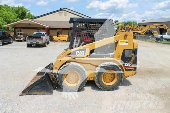 CAT 226 スキッドステアローダー