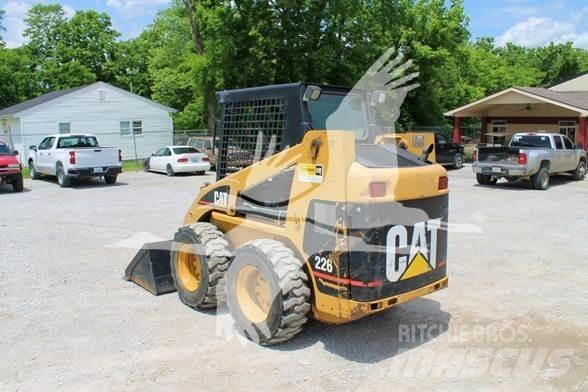 CAT 226 スキッドステアローダー