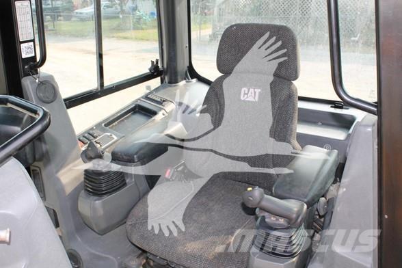 CAT D5K2 LGP ブルドーザー