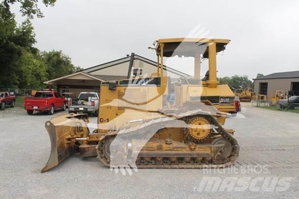 CAT D5M XL ブルドーザー