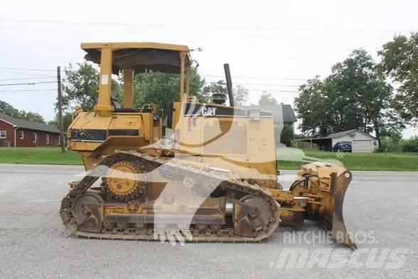 CAT D5M XL ブルドーザー