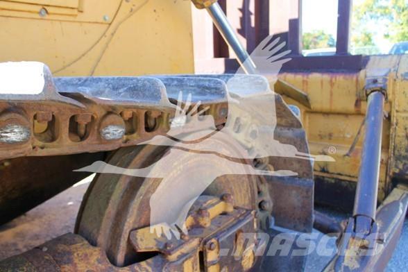 CAT D6D ブルドーザー