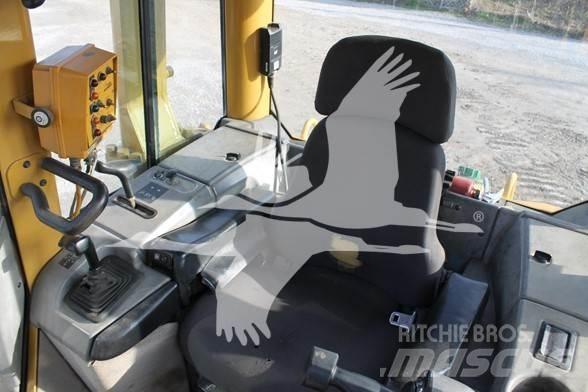 CAT D6N XL ブルドーザー
