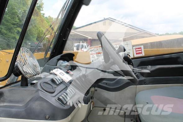 CAT TH407C テレスコーピックハンドラー