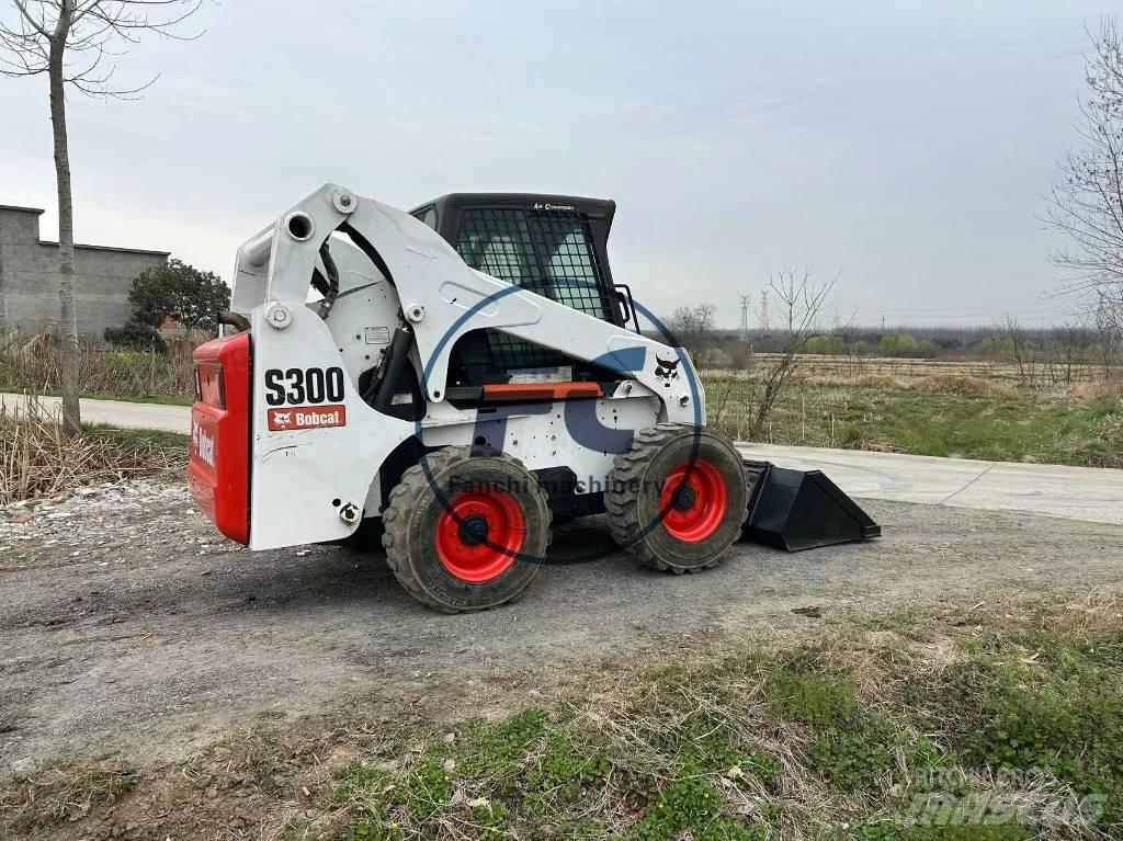 Bobcat S 330 スキッドステアローダー
