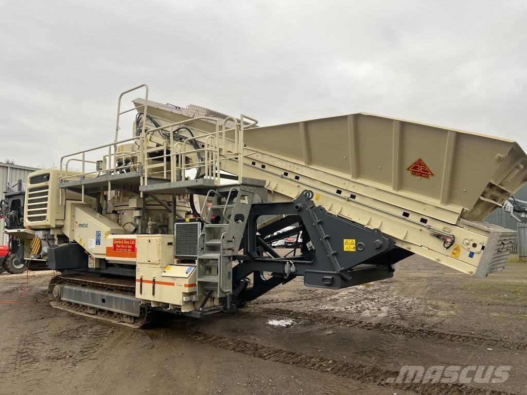 Metso LT 300 HP 自走式クラッシャー