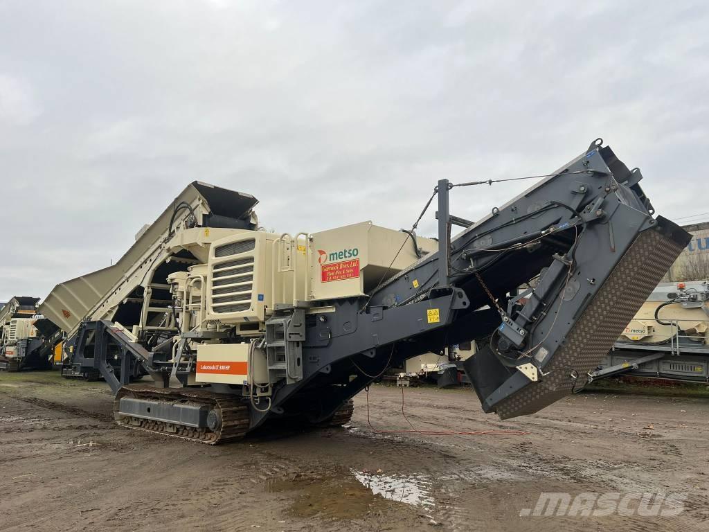 Metso LT 300 HP 自走式クラッシャー