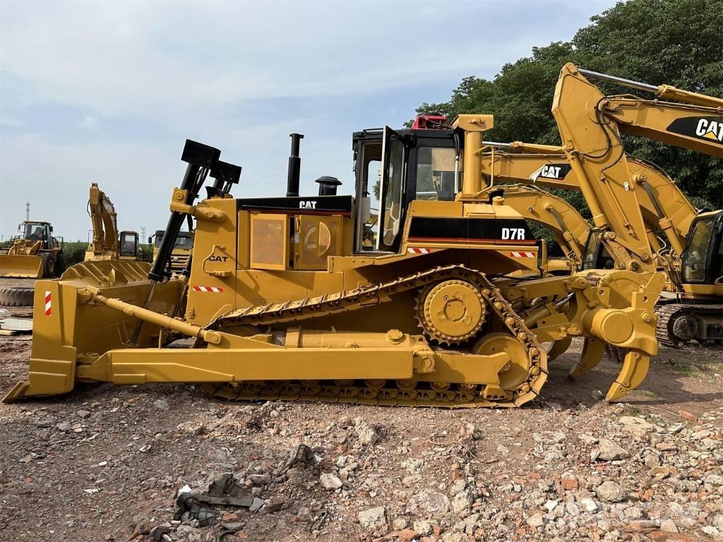 CAT D 7 R ブルドーザー