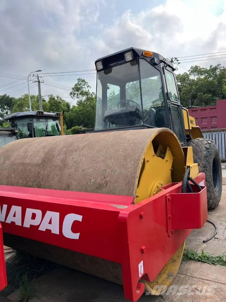 Dynapac CA 25 D 振動ローラ