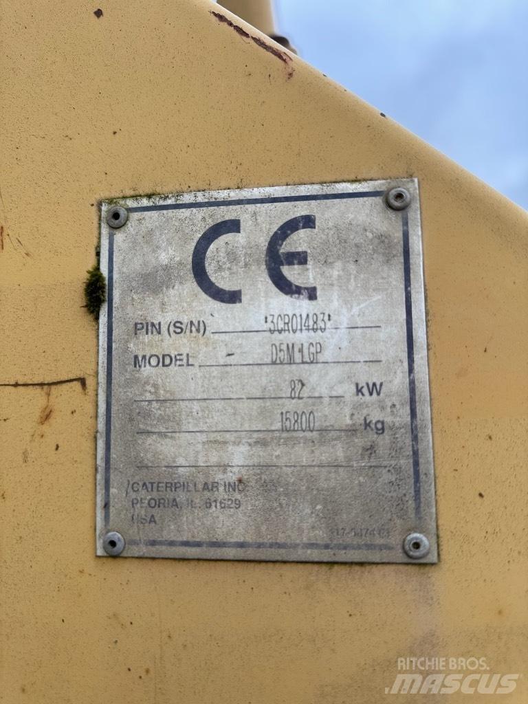 CAT D 5 M LGP ブルドーザー