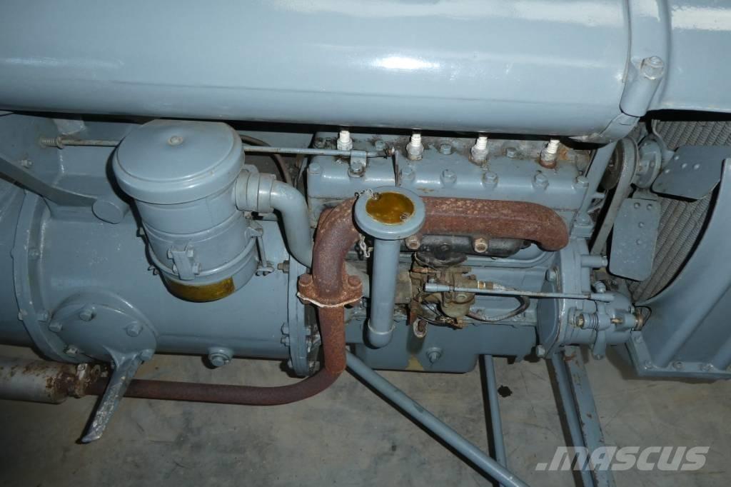 Ferguson type a トラクター